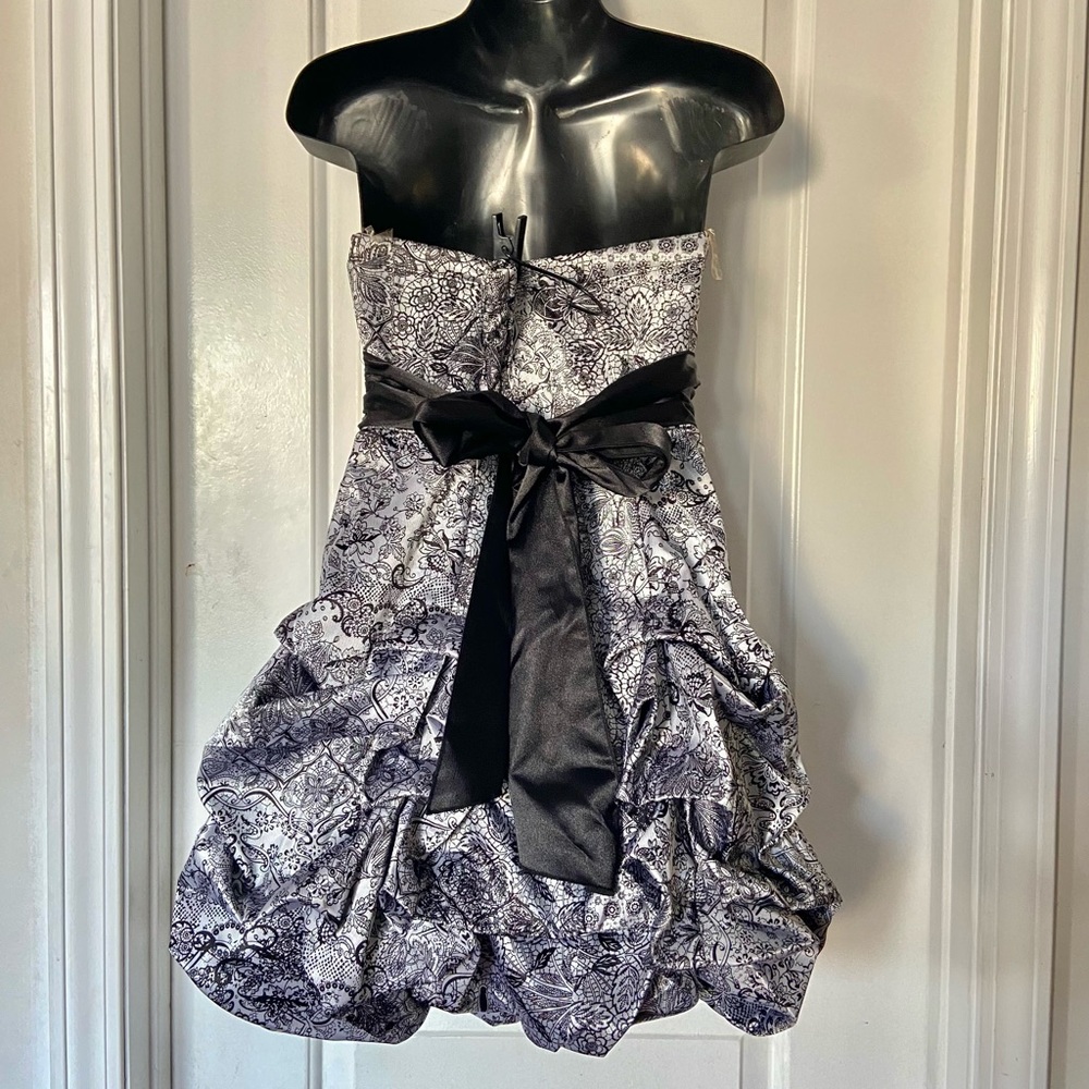 Ruby Rox Black And White Strapless Draped Prom Fo… - image 2